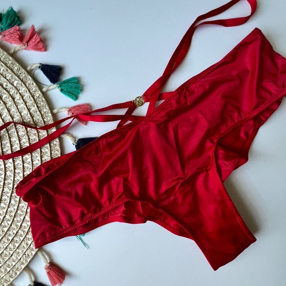Victoria's Secret Very Sexy So Obsessed Strappy Cheeky Panty Red Small NEW - Picture 3 of 8